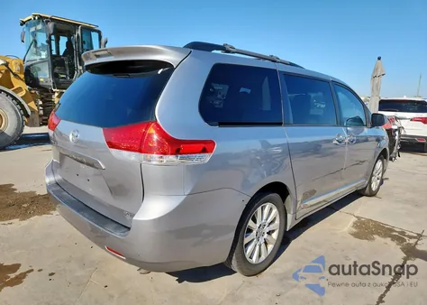 2013 Toyota Sienna Xle z USA, uszkodzony, nr VIN 5TDDK3DC4DS057421